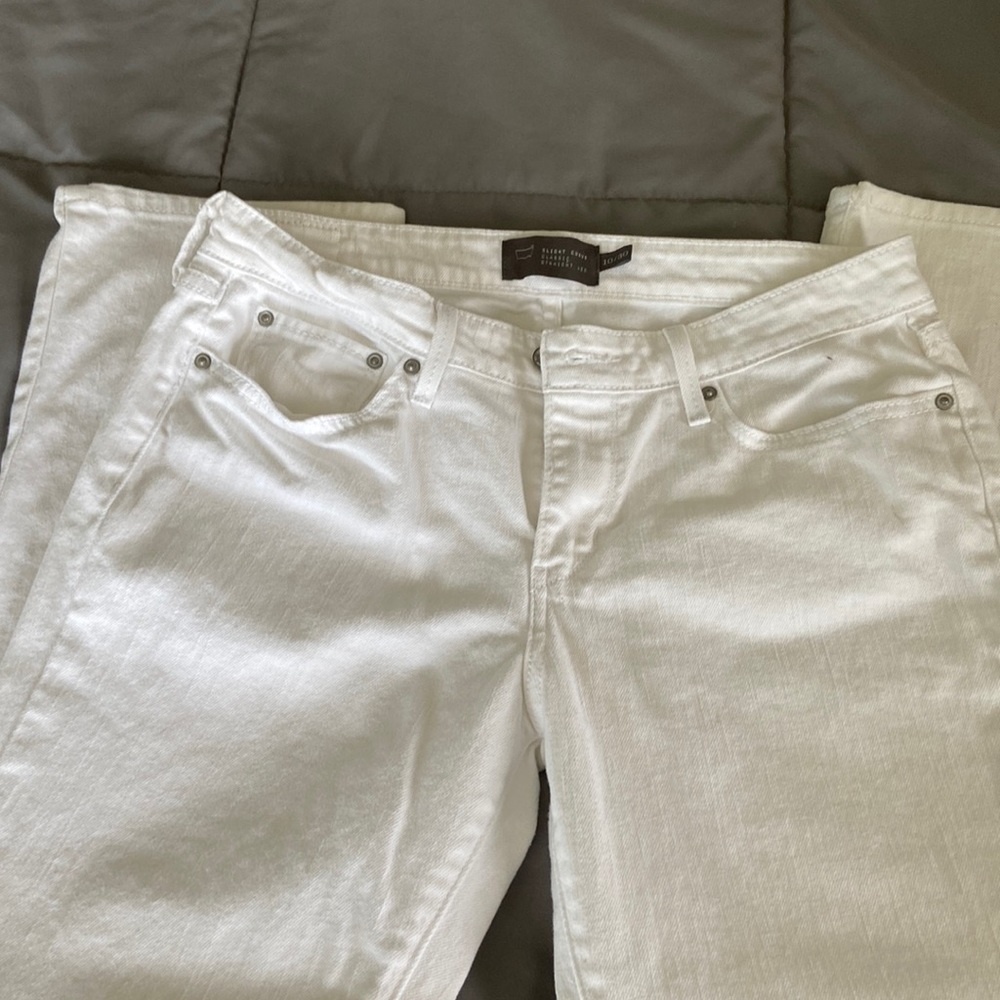 White Levi’s size 10/30L